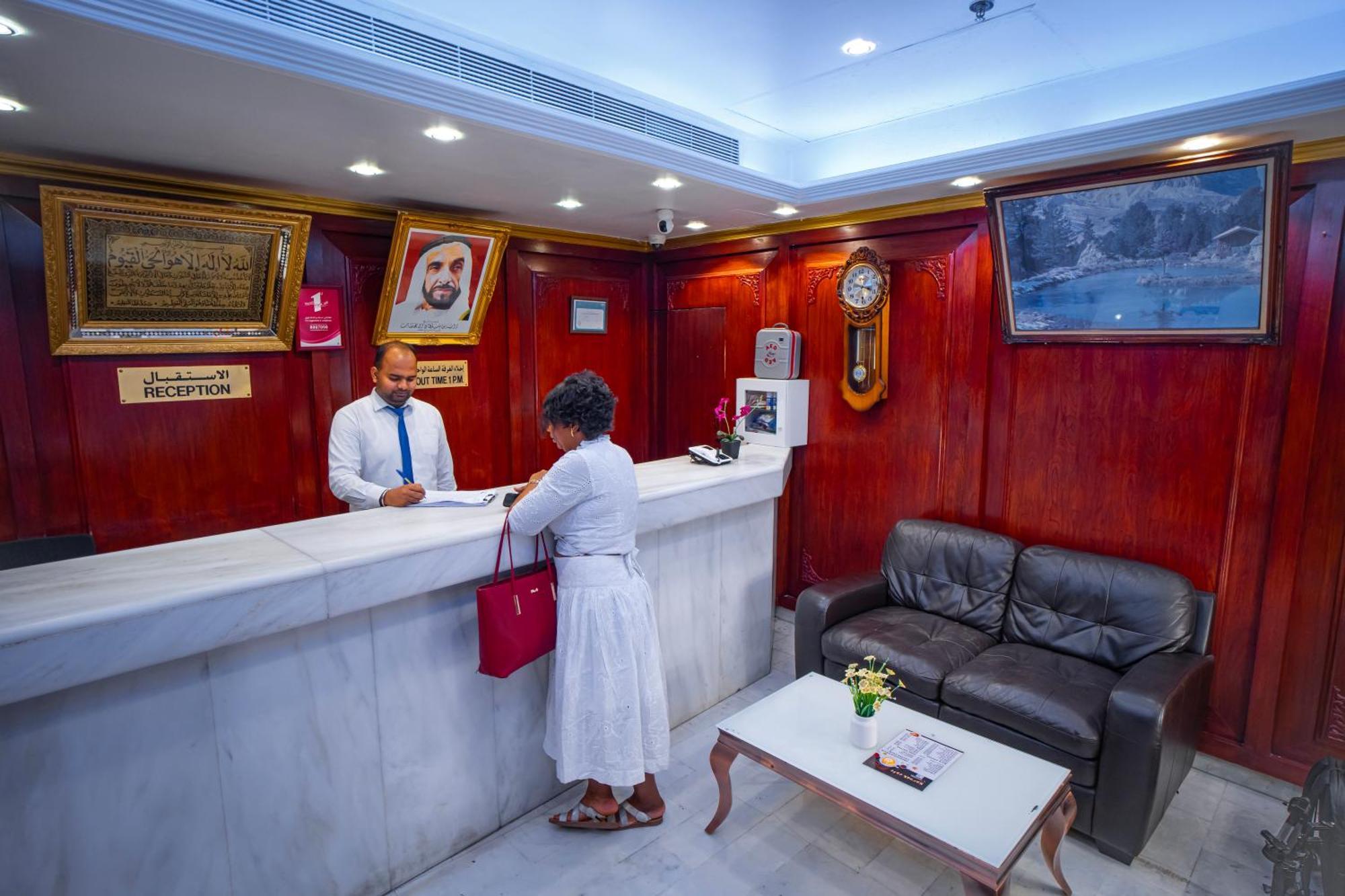Al Karnak Hotel Дубай Экстерьер фото